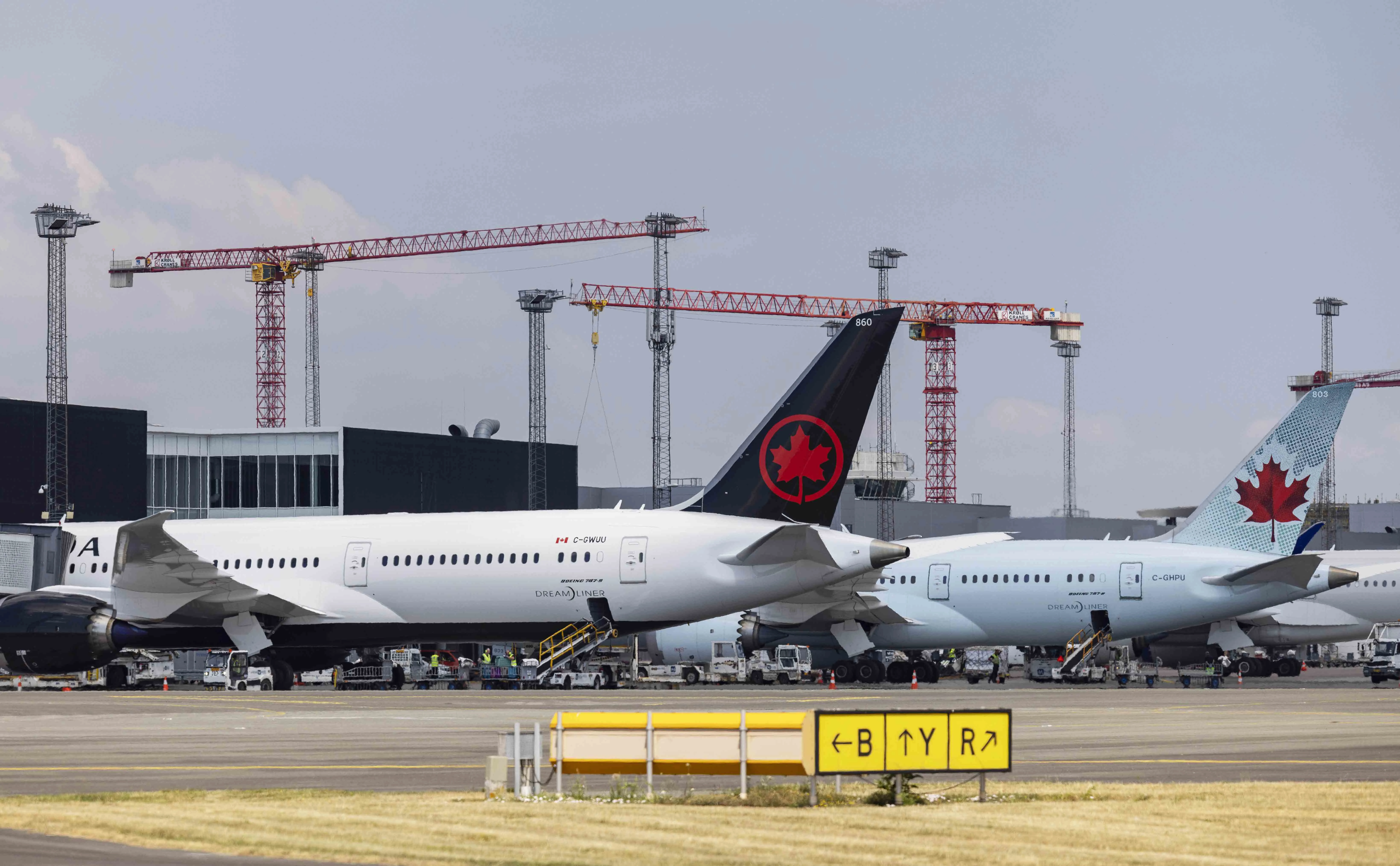 Air Canada goes daily on Toronto and continues Montreal